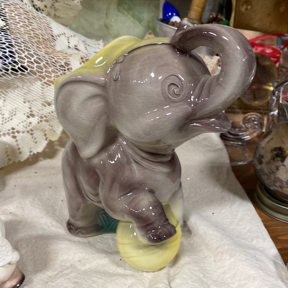 Vintage Royal Copley Circus Elephant with Ball Planter - Picture 2 of 4